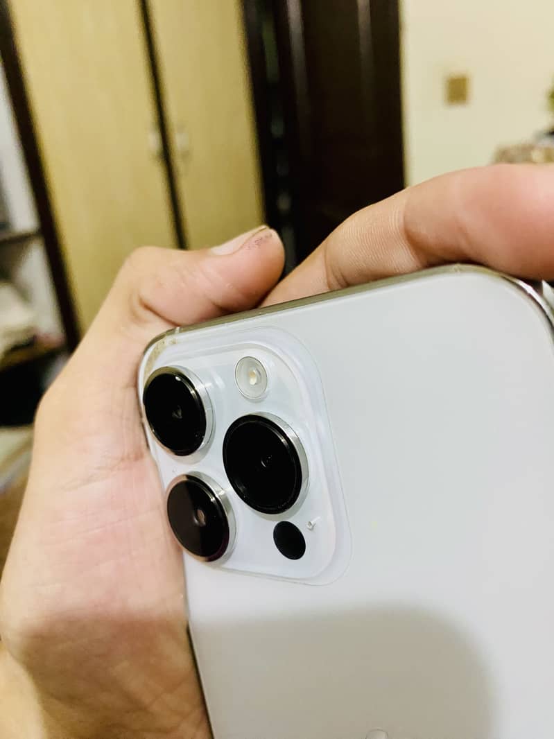 Apple iPhone 14 Pro Max 6