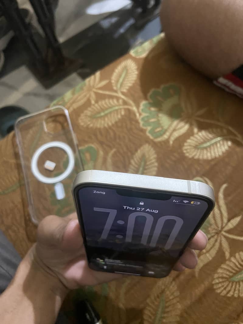 Apple iPhone 13 0