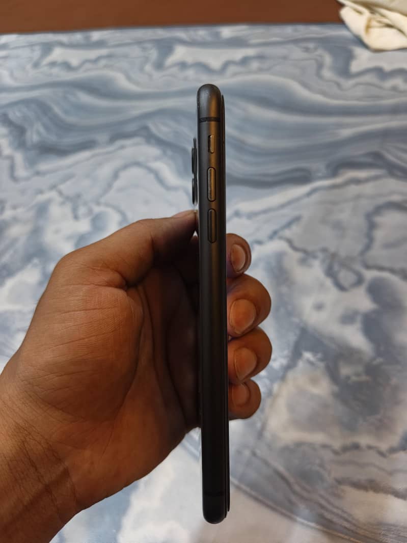 Apple iPhone 11 3