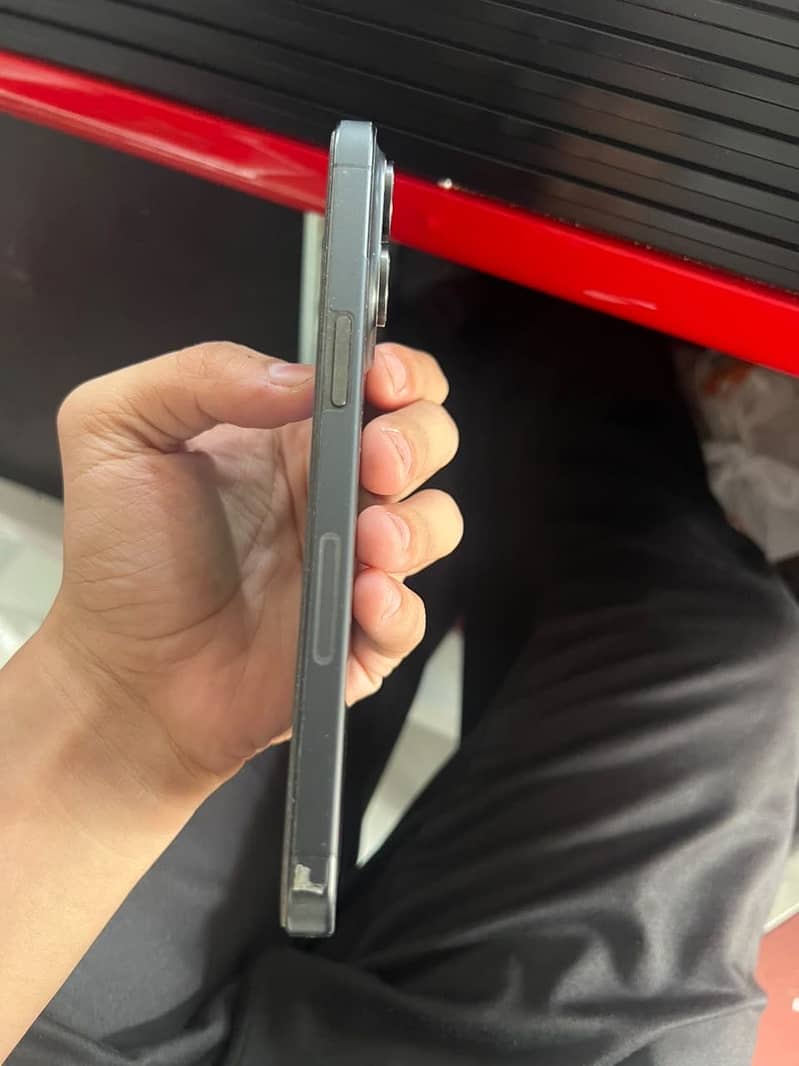 Apple iPhone 15 Pro Max 0