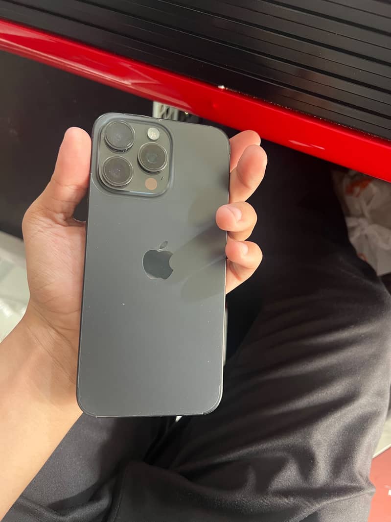 Apple iPhone 15 Pro Max 3