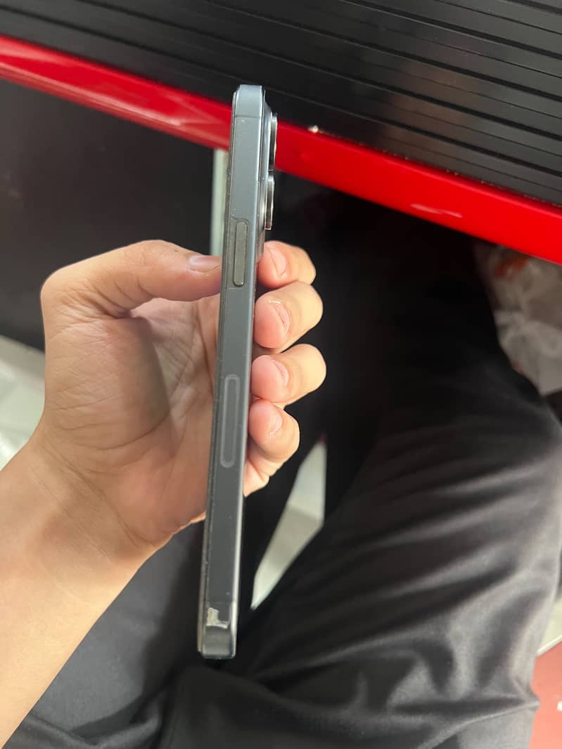 Apple iPhone 15 Pro Max 7