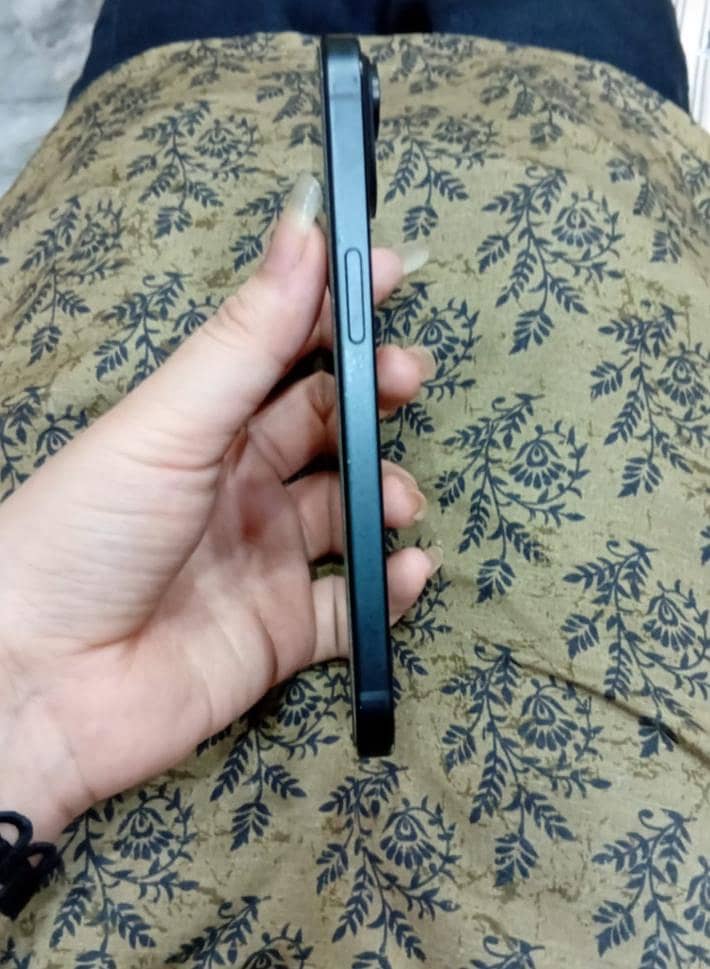 Apple iPhone 15 2