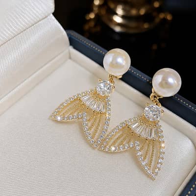 Fish Tail Pearl Zicron Earrings Gold Plated