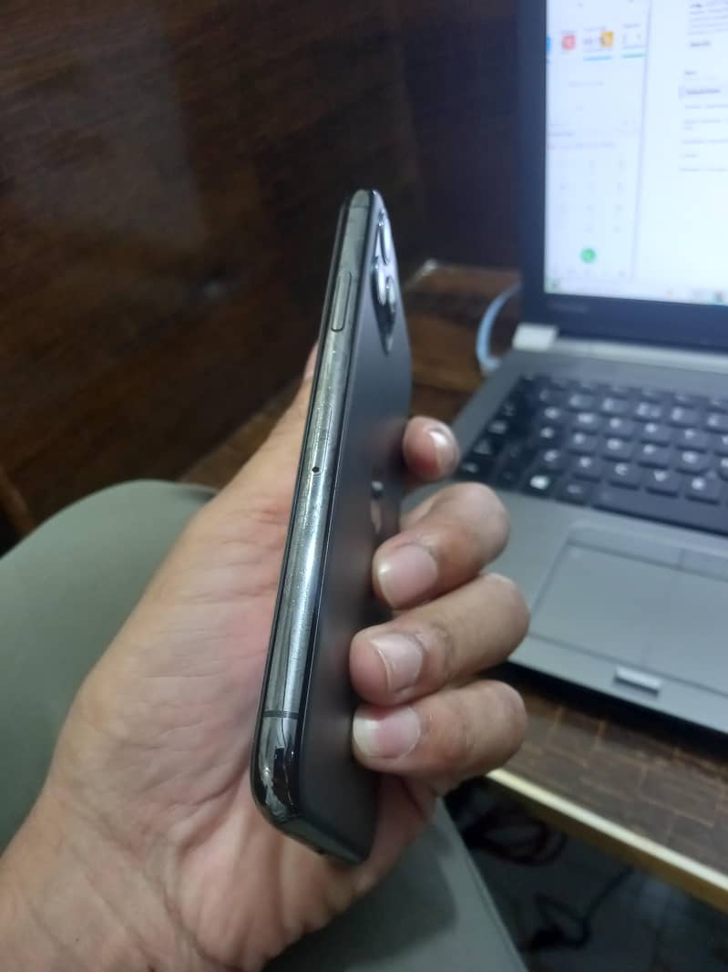 Apple iPhone 11 Pro 1