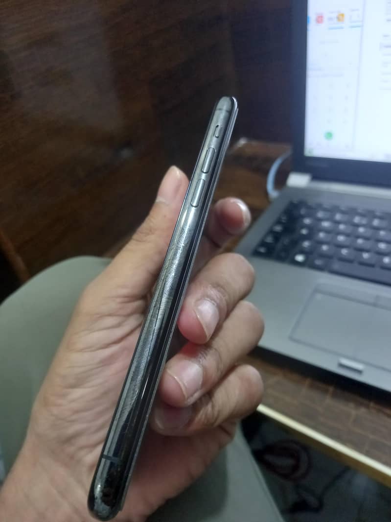 Apple iPhone 11 Pro 2