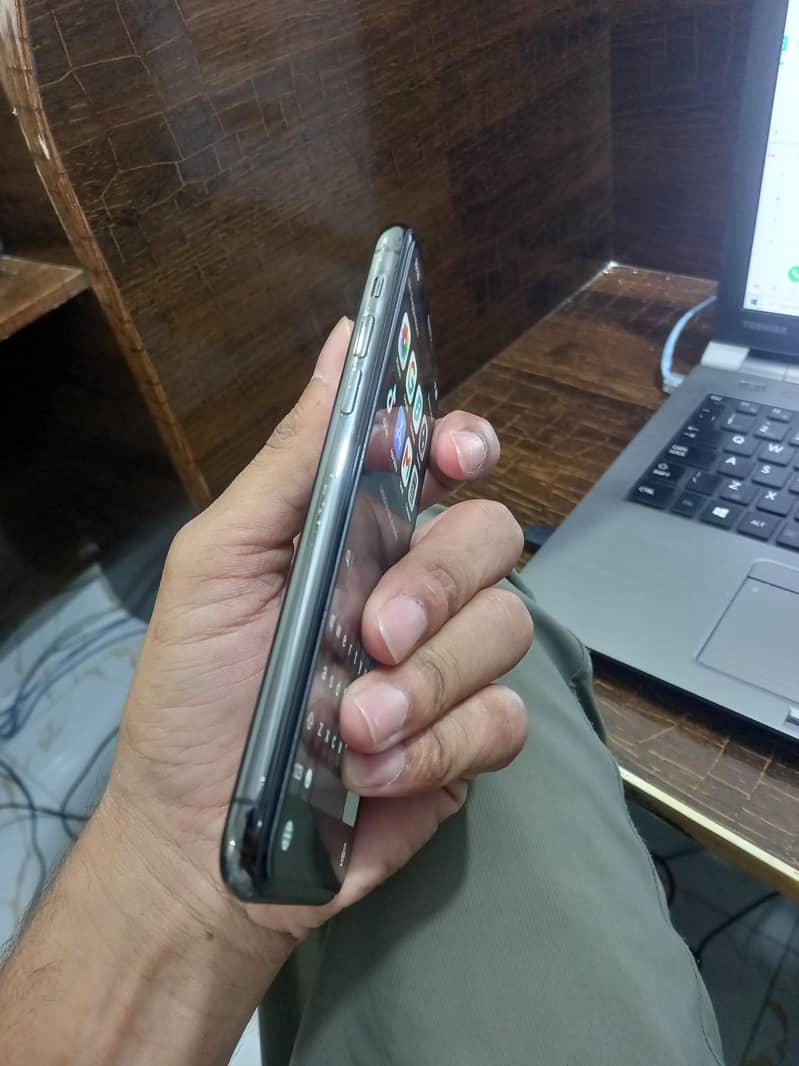 Apple iPhone 11 Pro 3