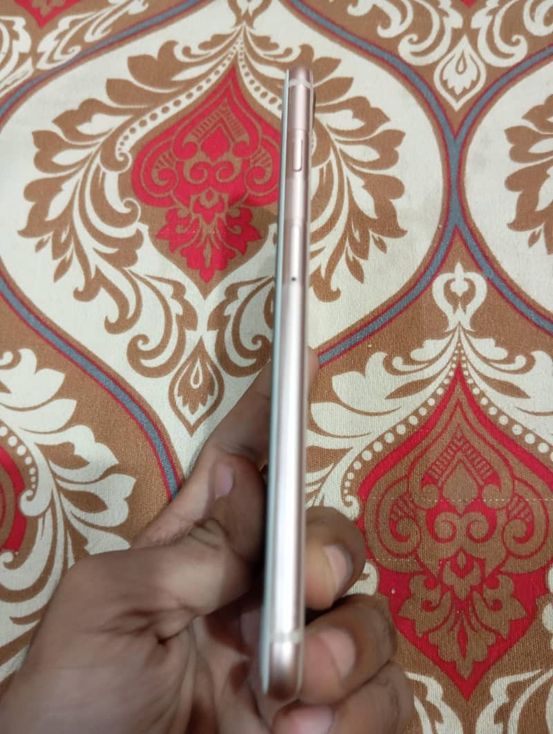Apple iPhone 8 Plus 2