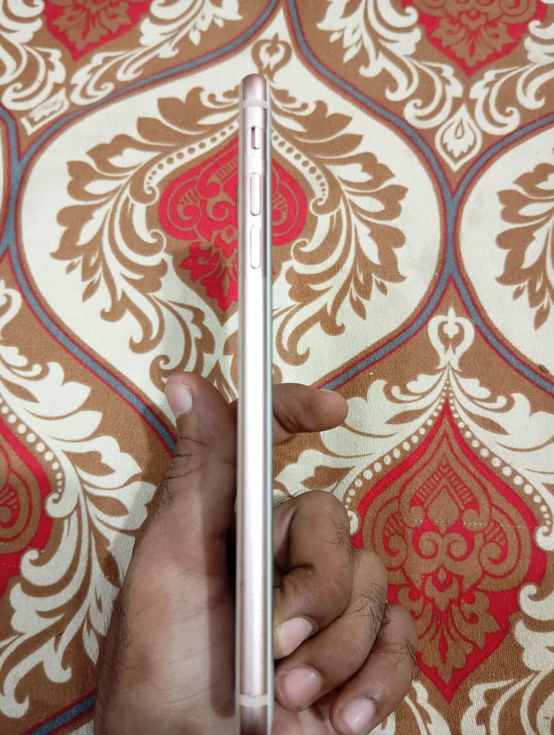 Apple iPhone 8 Plus 3