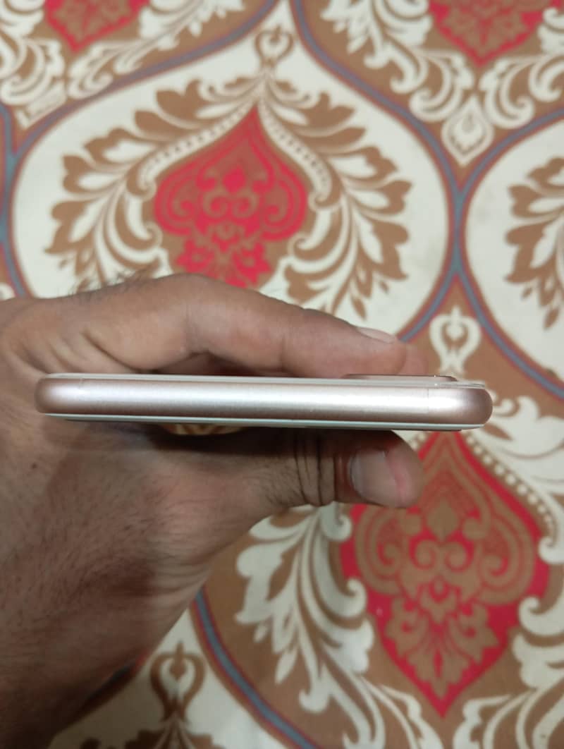 Apple iPhone 8 Plus 4