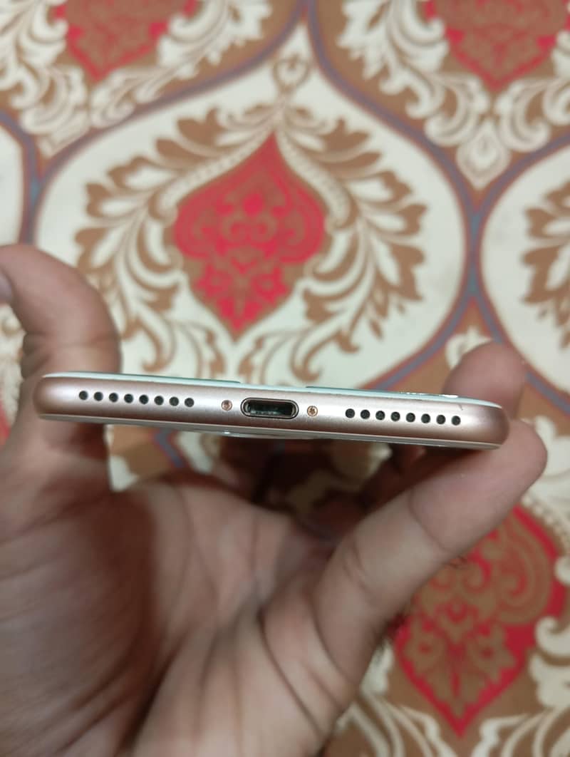 Apple iPhone 8 Plus 5