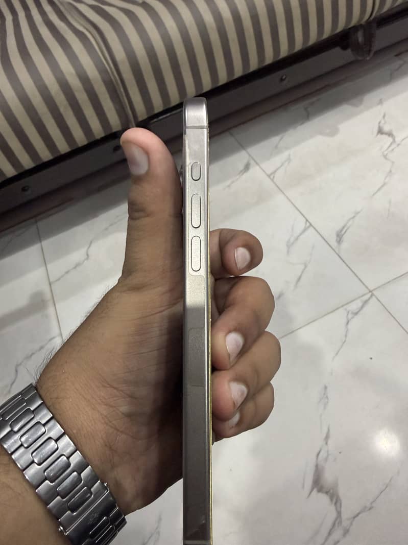 Apple iPhone 15 Pro Max 3