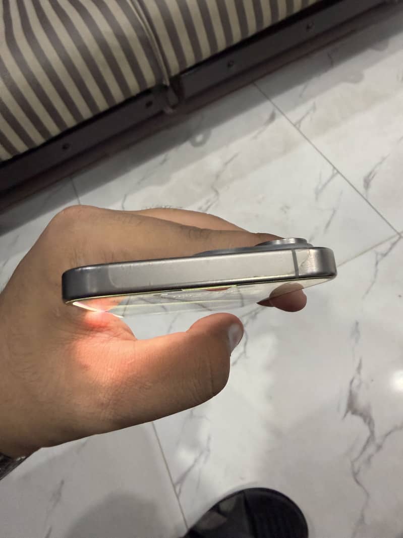 Apple iPhone 15 Pro Max 4