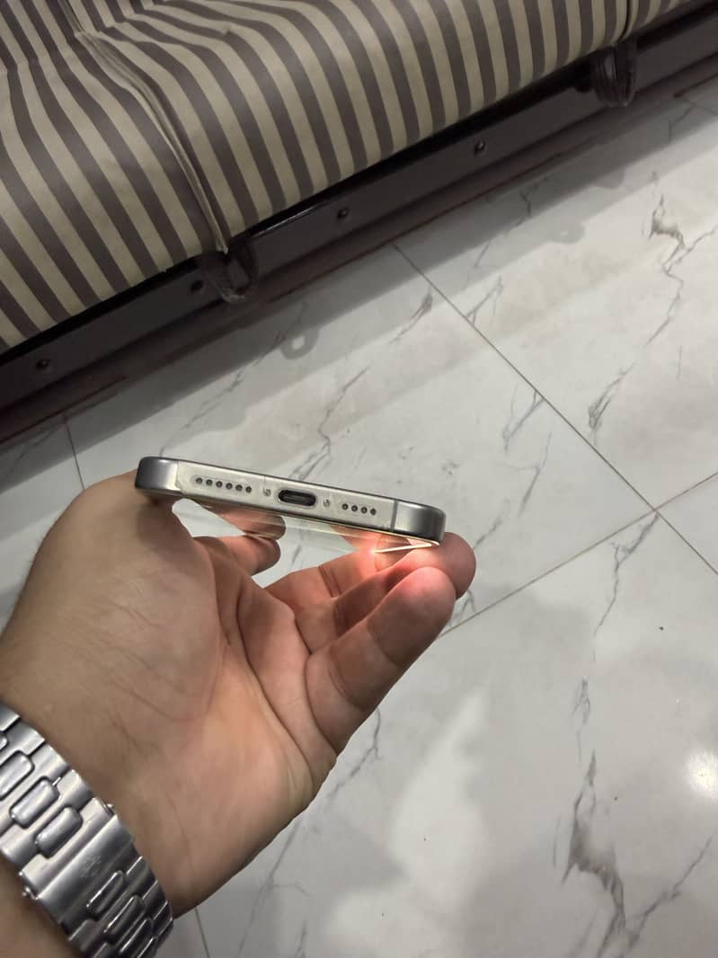 Apple iPhone 15 Pro Max 5