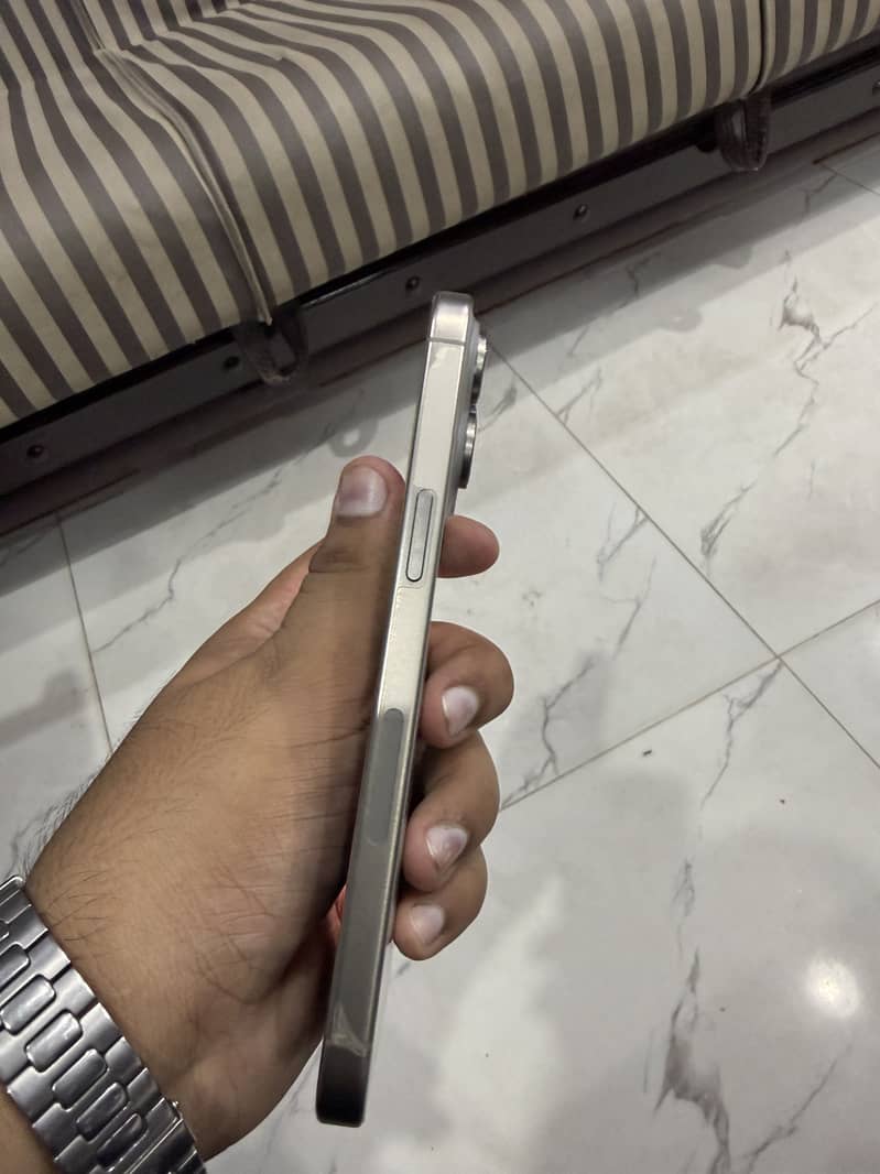 Apple iPhone 15 Pro Max 6