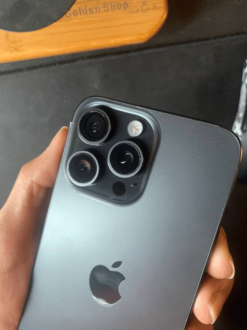 Apple iPhone 15 Pro Max 2