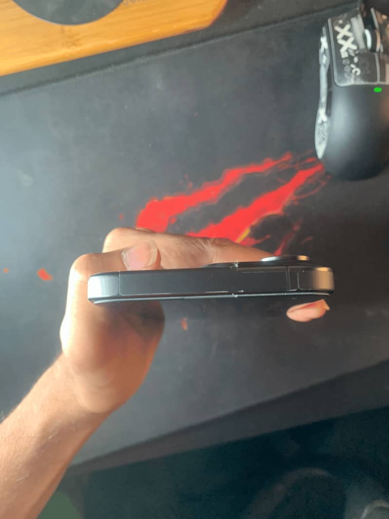 Apple iPhone 15 Pro Max 3