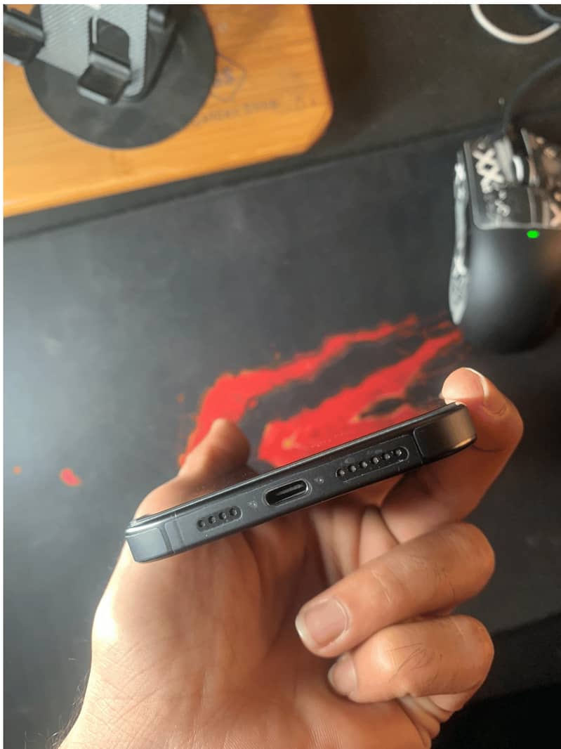 Apple iPhone 15 Pro Max 6
