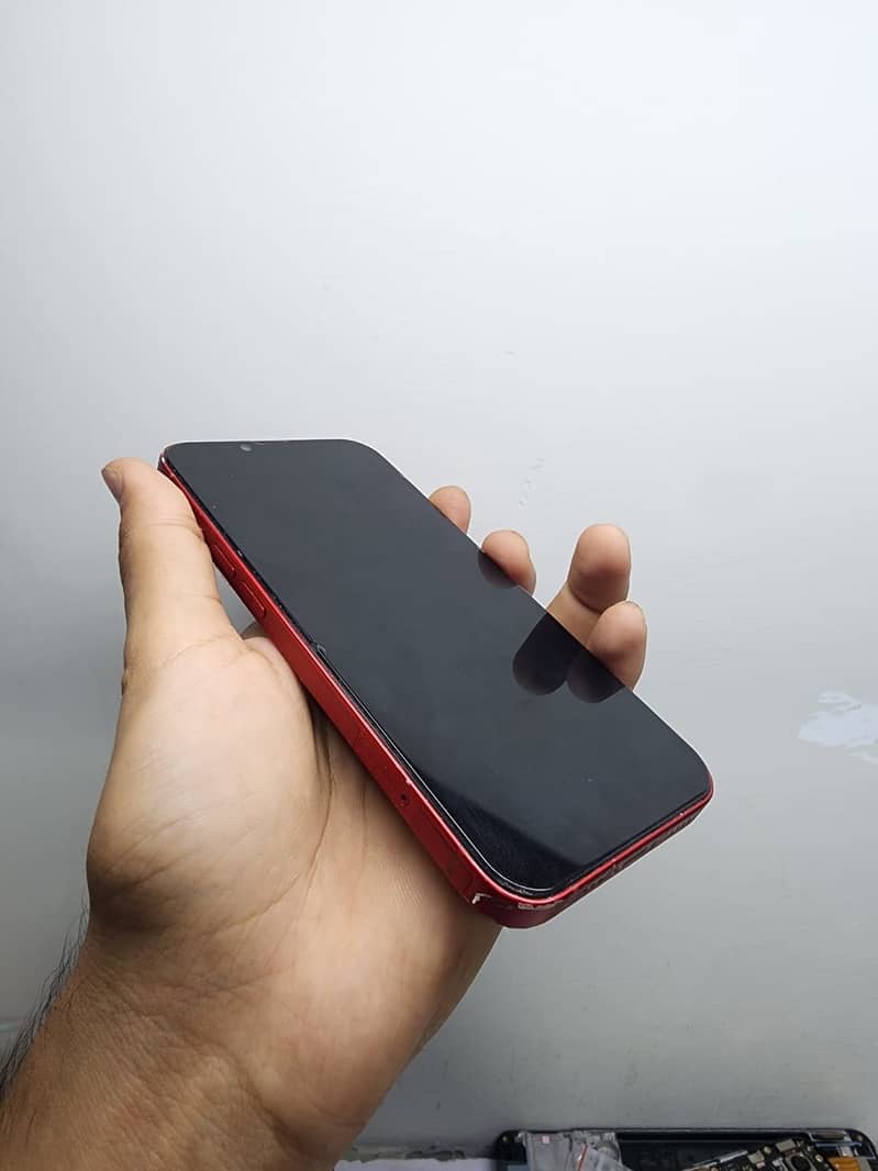 Apple iPhone 13 4
