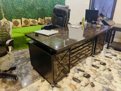 Premium Executive Office Table – Black Marble Design
