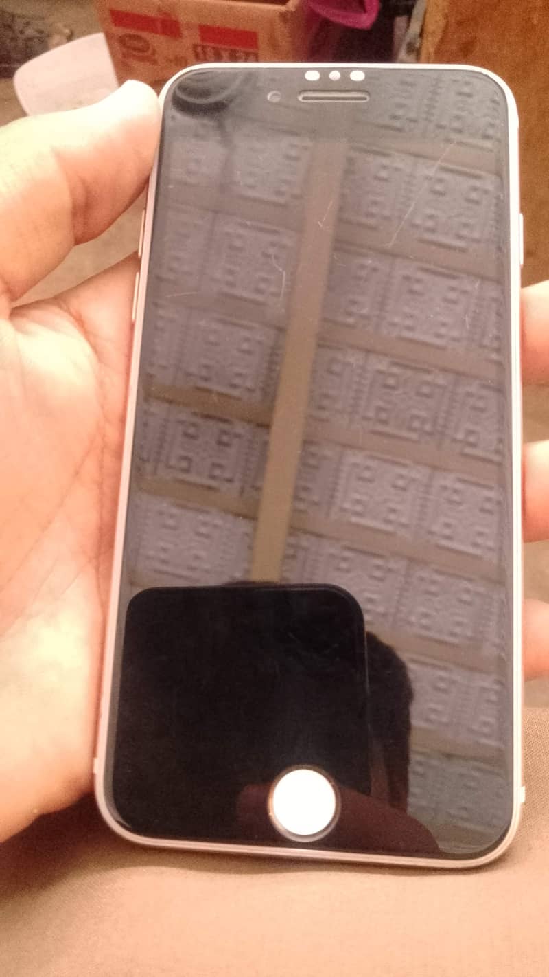 Apple iPhone 7 0