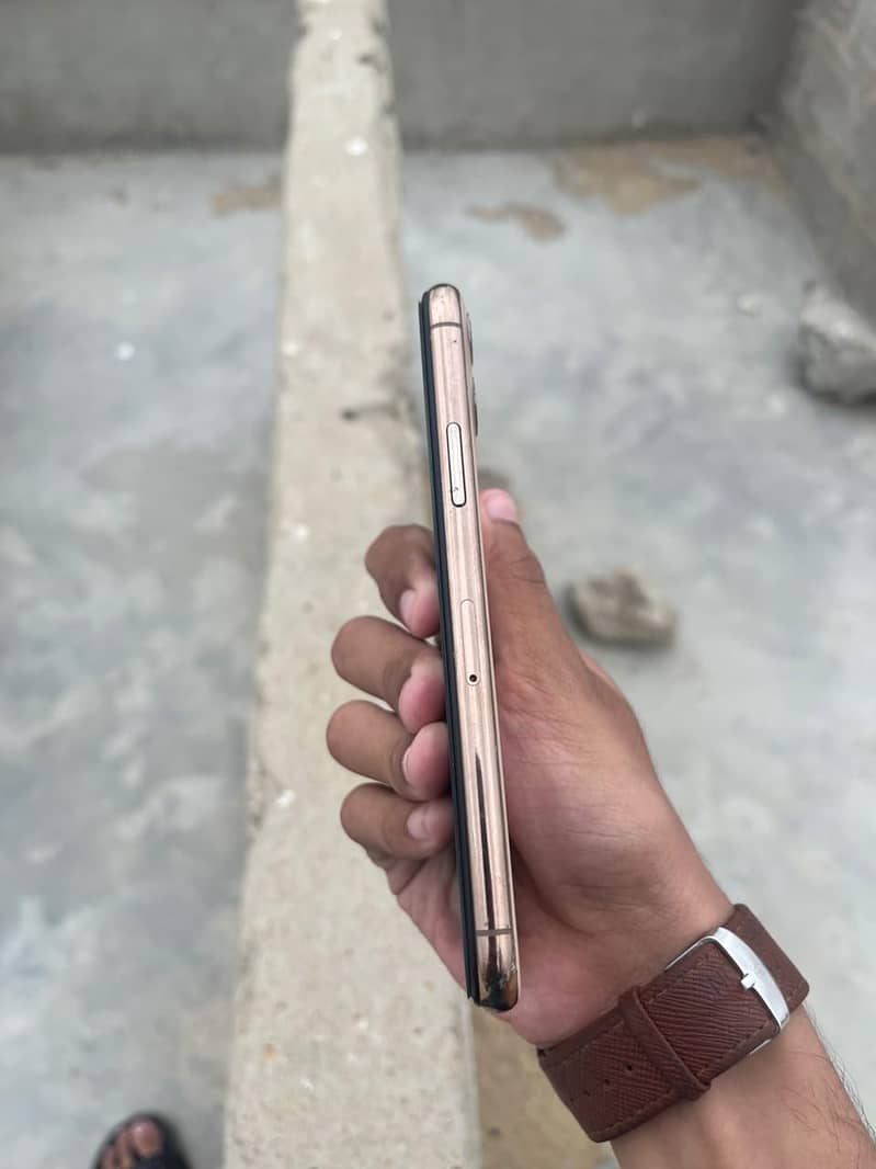 Apple iPhone 11 Pro 2