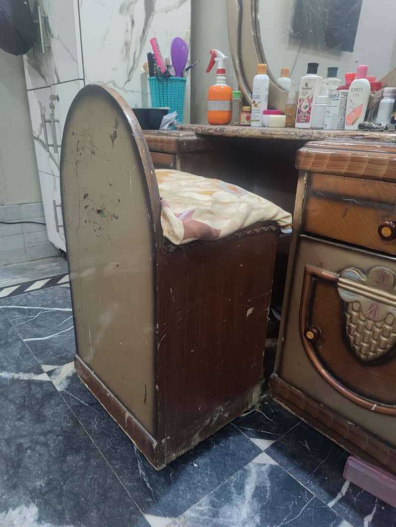 Dressing Table 4