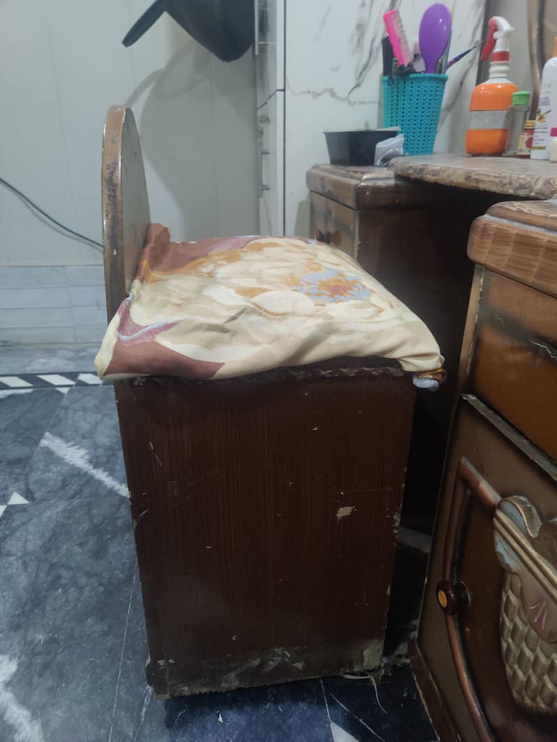 Dressing Table 5