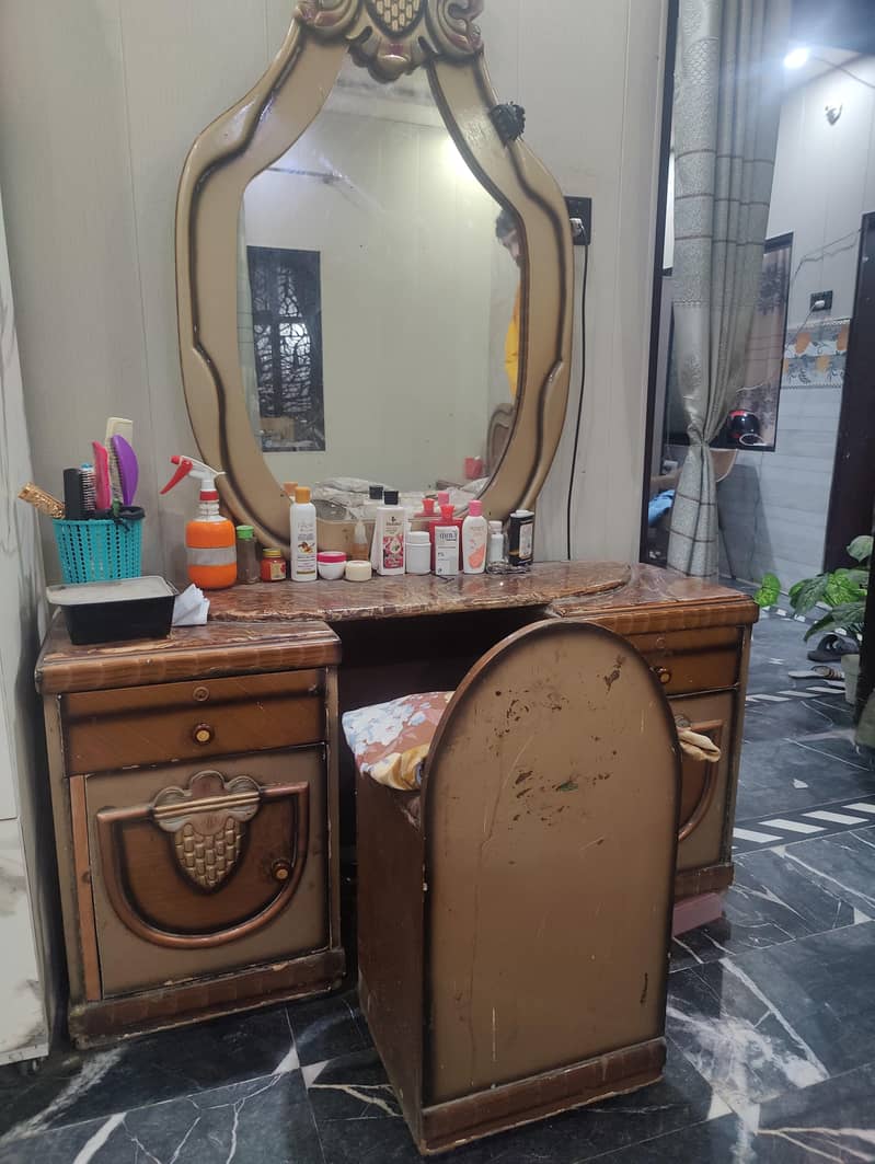 Dressing Table 6