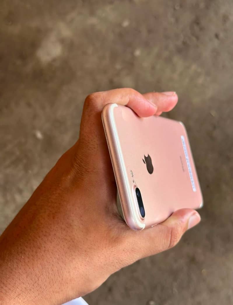 Apple iPhone 7 Plus 6