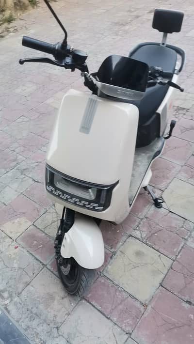 Very Good condition scoty like new