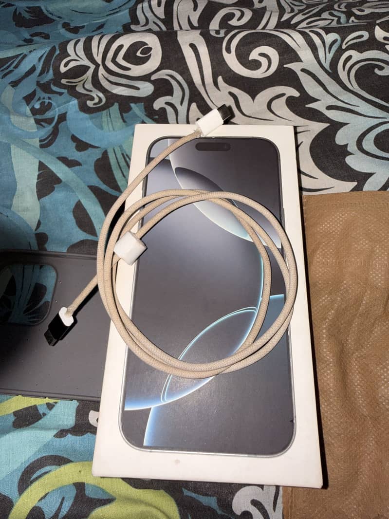 iPhone 16 Pro Max JV 1