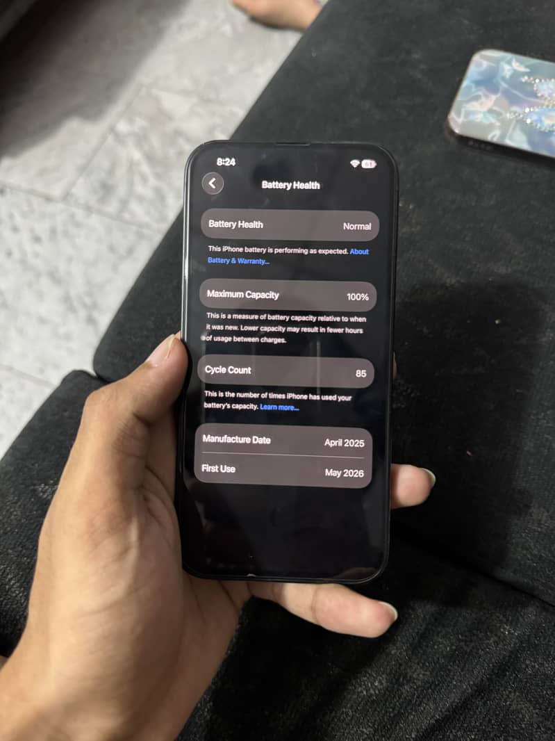 Apple iPhone 16e 1