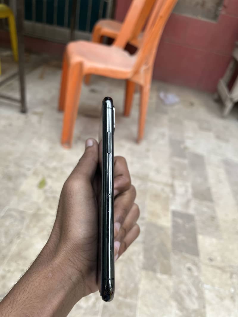 Apple iPhone X 4
