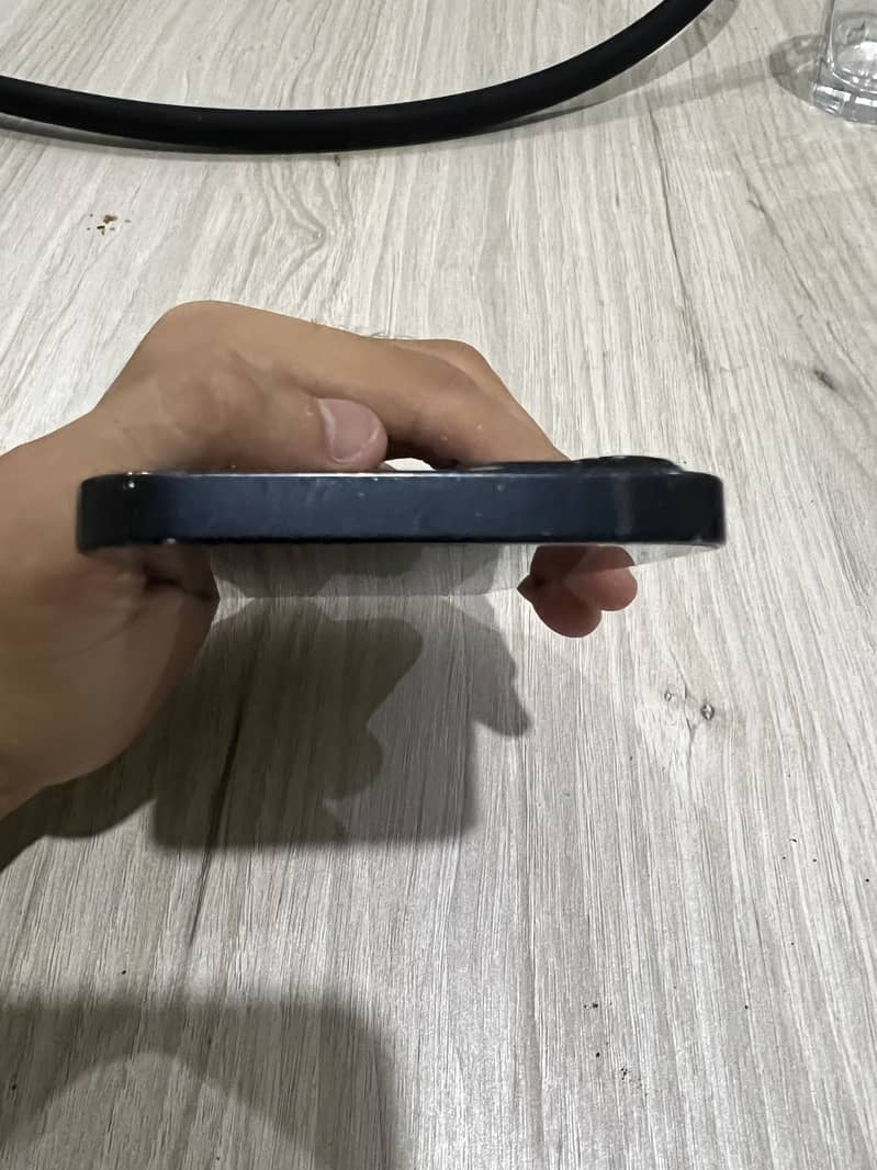 Apple iPhone 13 2