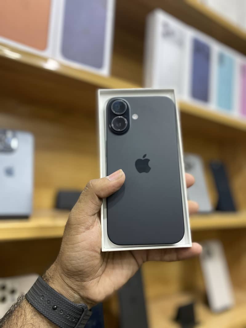 Apple iPhone 16 3
