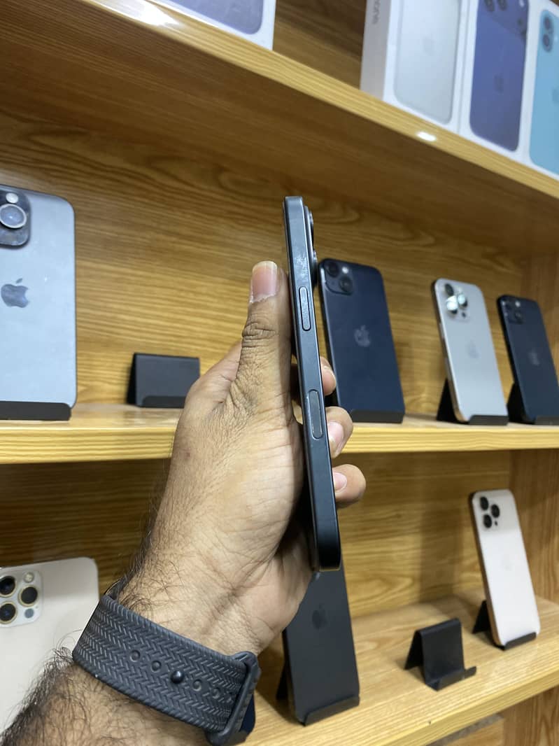 Apple iPhone 16 4