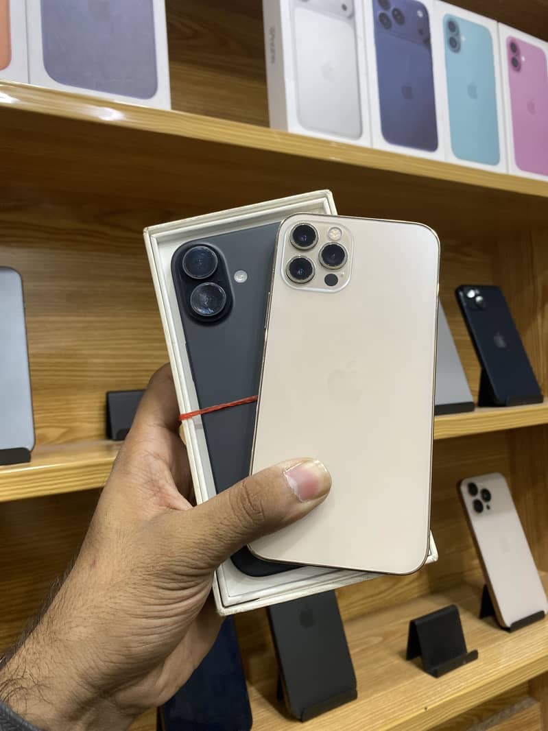 Apple iPhone 16 8