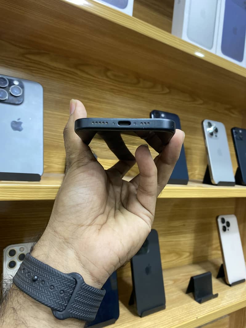 Apple iPhone 16 9