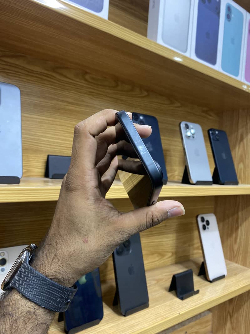Apple iPhone 16 10
