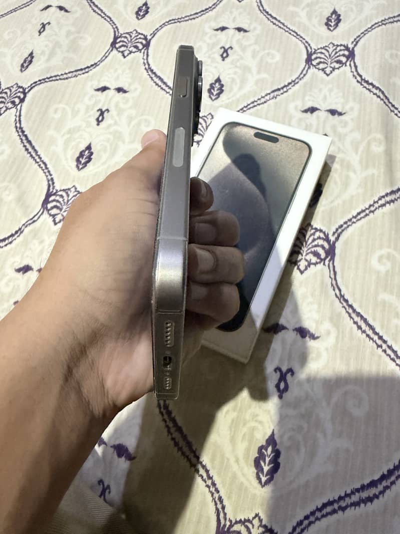 Apple iPhone 15 Pro Max 6