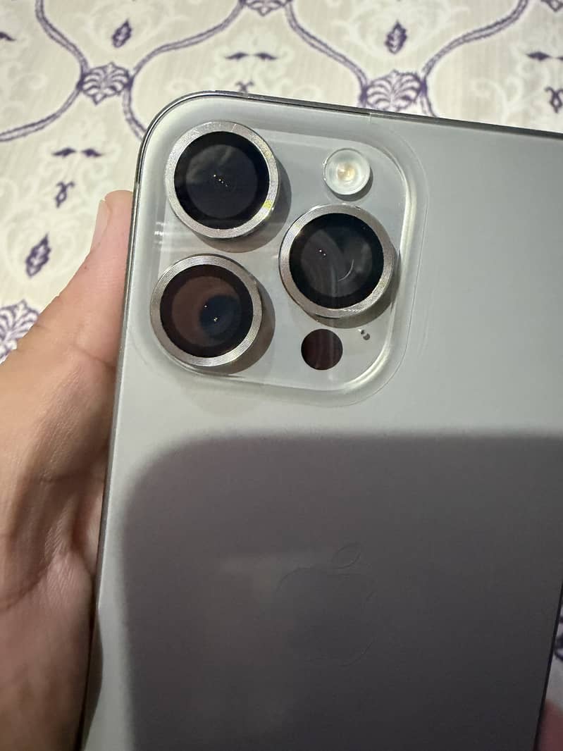 Apple iPhone 15 Pro Max 10