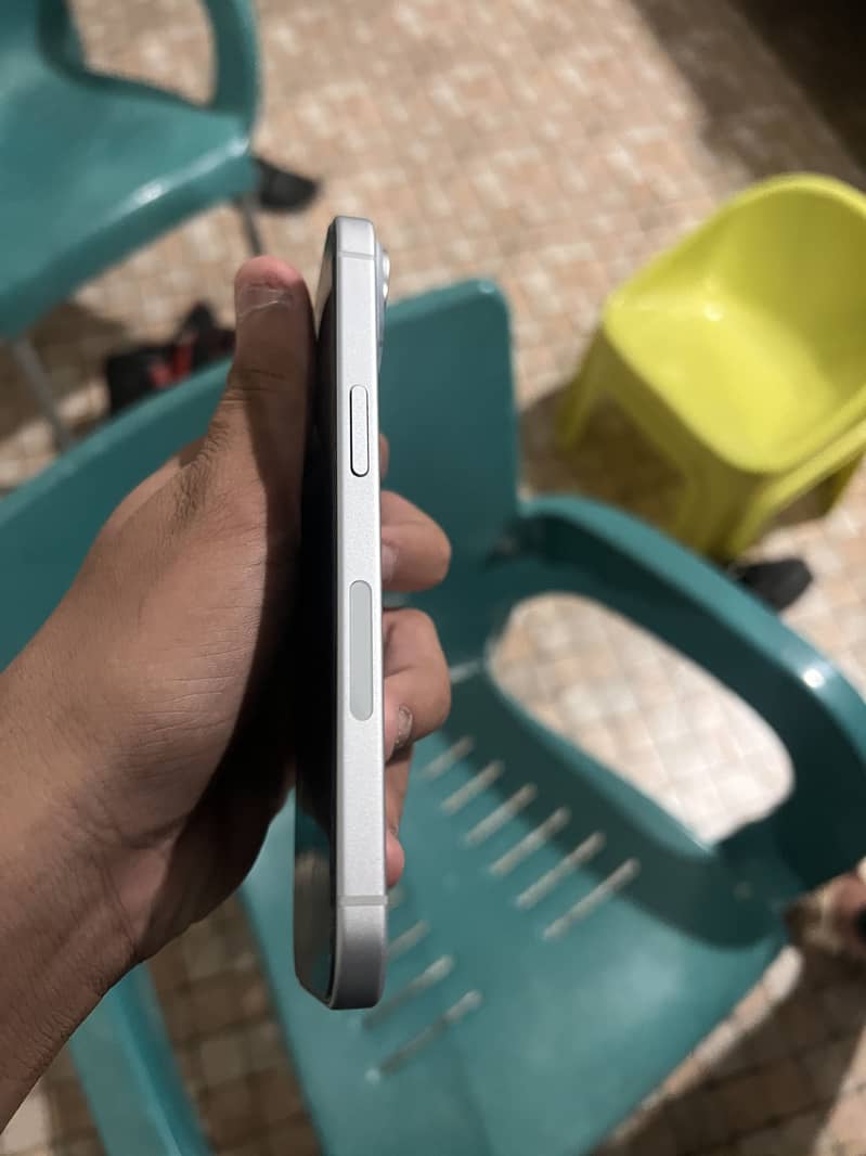 Apple iPhone 15 6