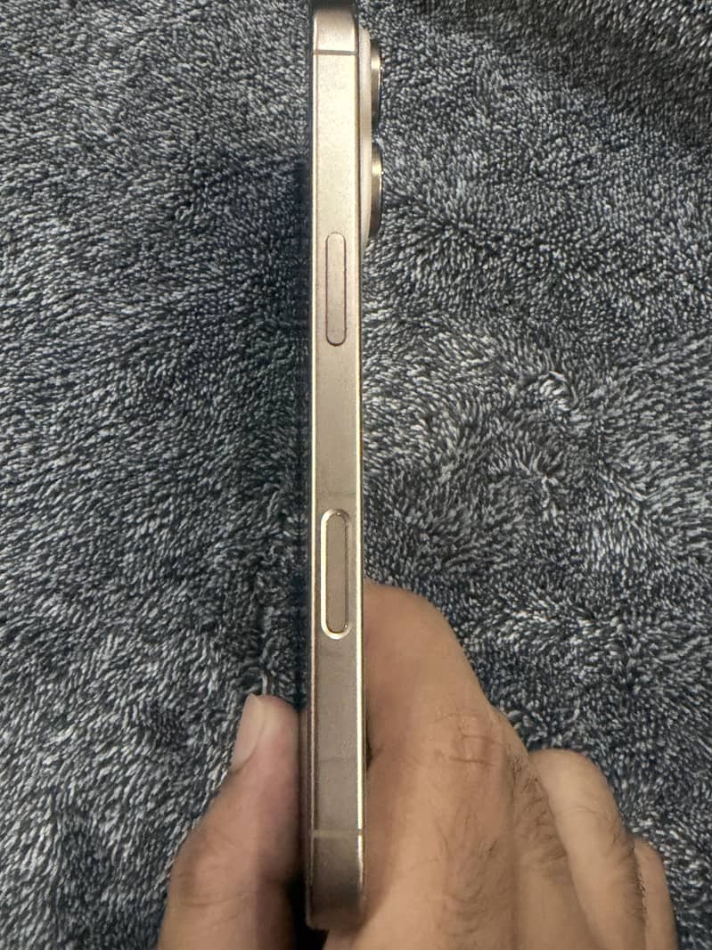 Apple iPhone 16 Pro 2