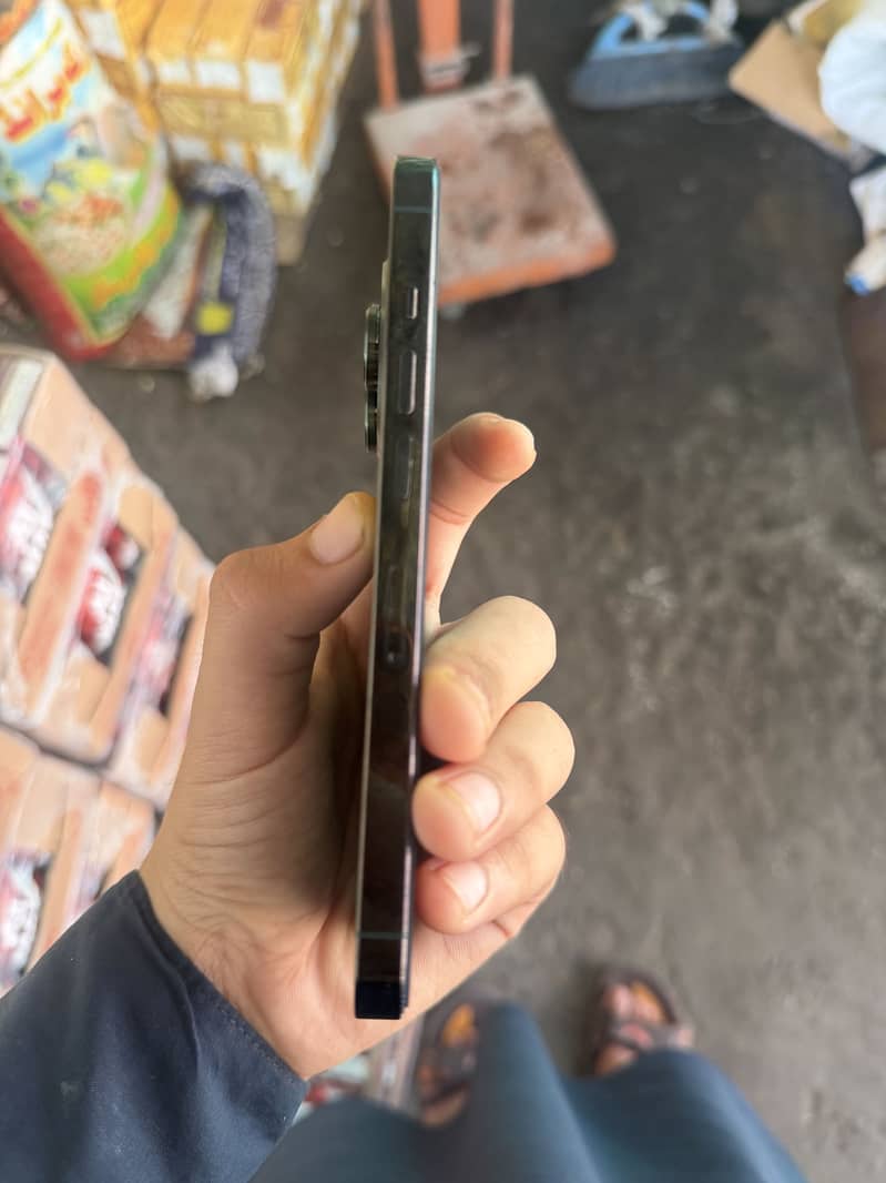 Apple iPhone 13 Pro 0