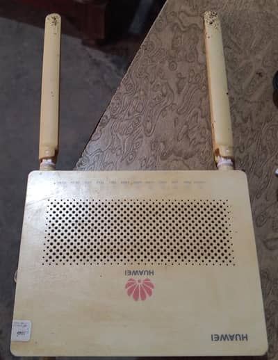 Used Huawei Wi-Fi Router (Working Condition) contact: 03112702266