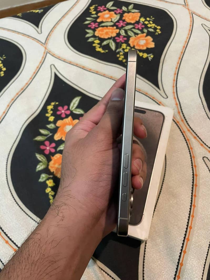 Apple iPhone 15 Pro Max 2