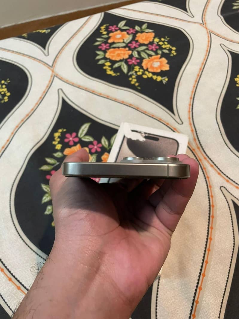 Apple iPhone 15 Pro Max 3