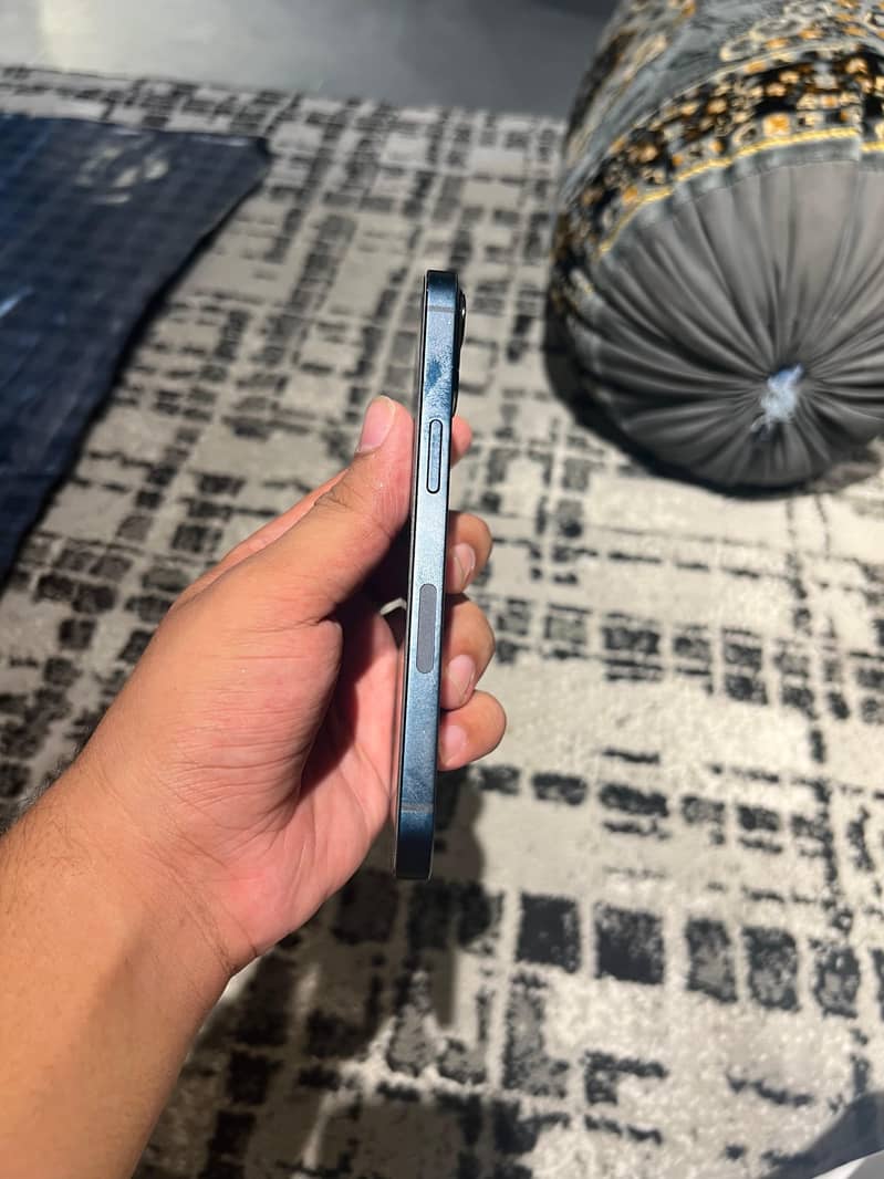 Apple iPhone 13 4