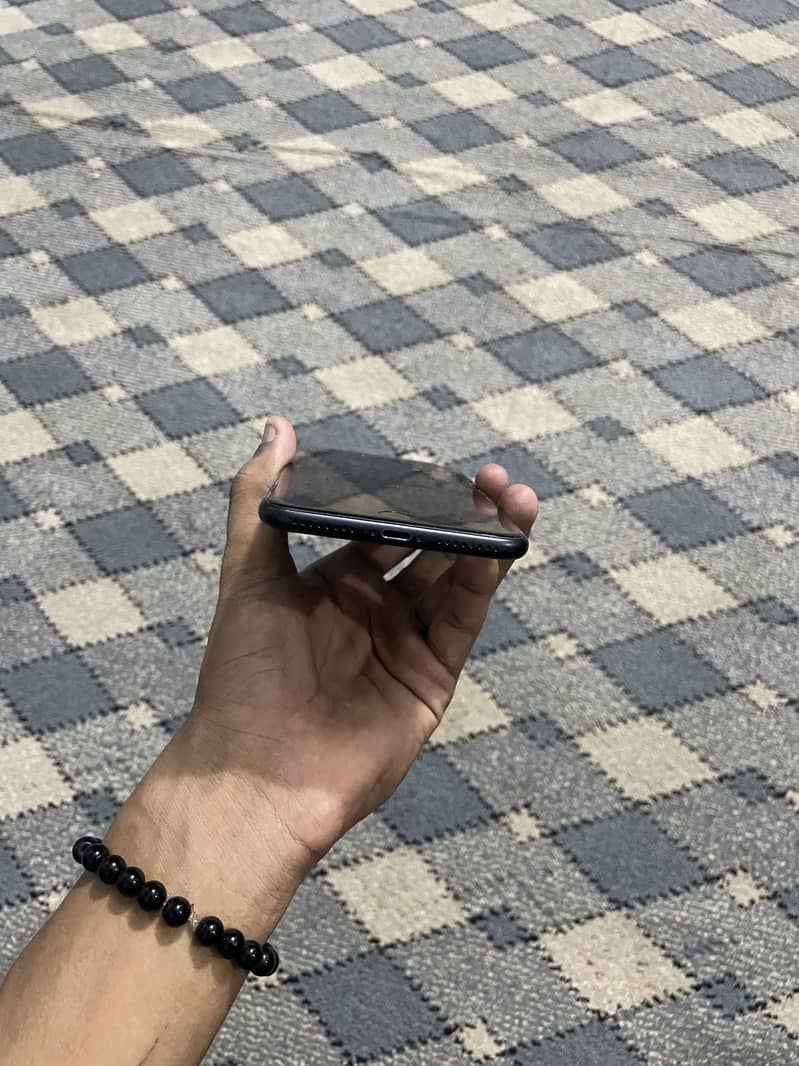 Apple iPhone 7 Plus 0